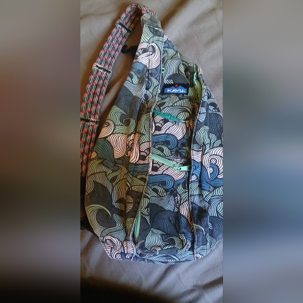 Kavu Wave-Pattern Sling Bag in Teal, Black & Cream